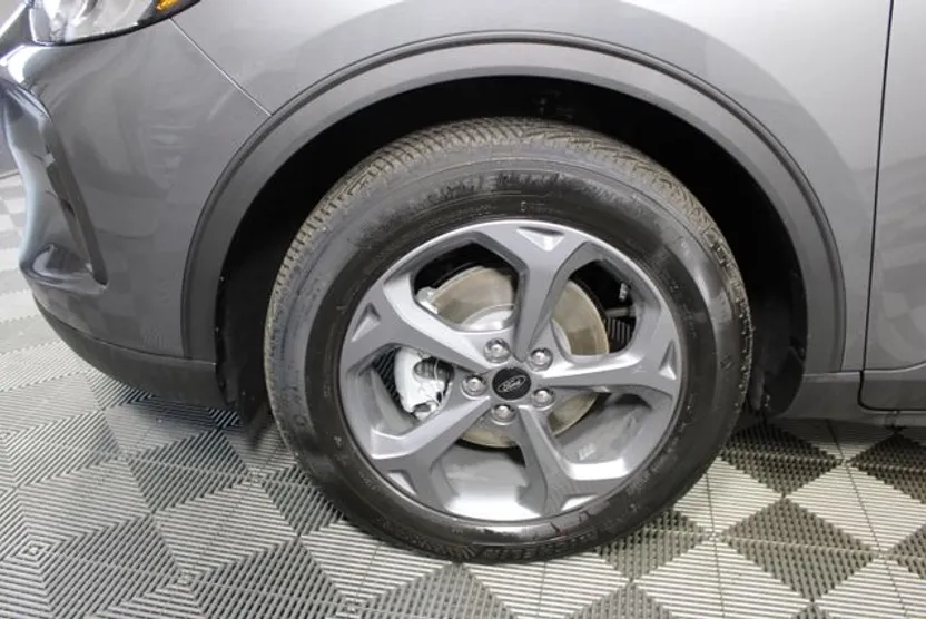 2025 Ford Escape ST-Line photo 1