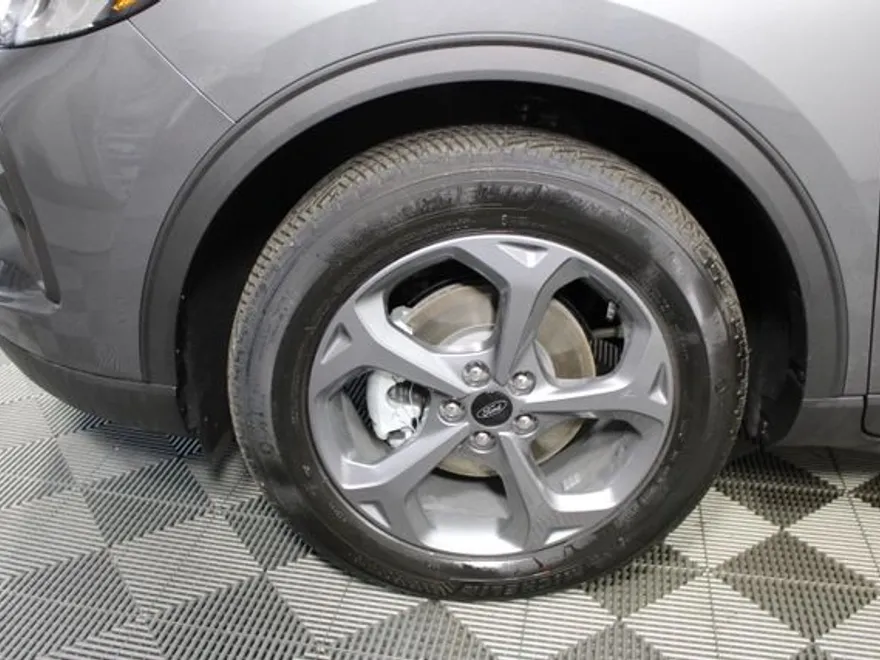2025 Ford Escape ST-Line photo 1