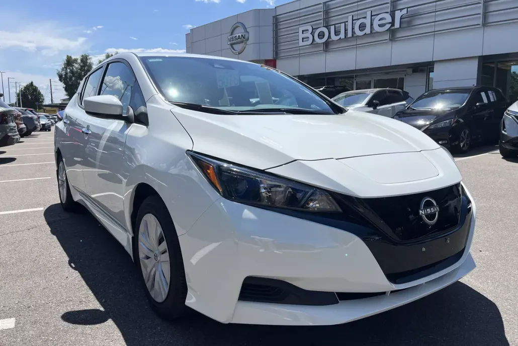 2025 Nissan Leaf S photo 1