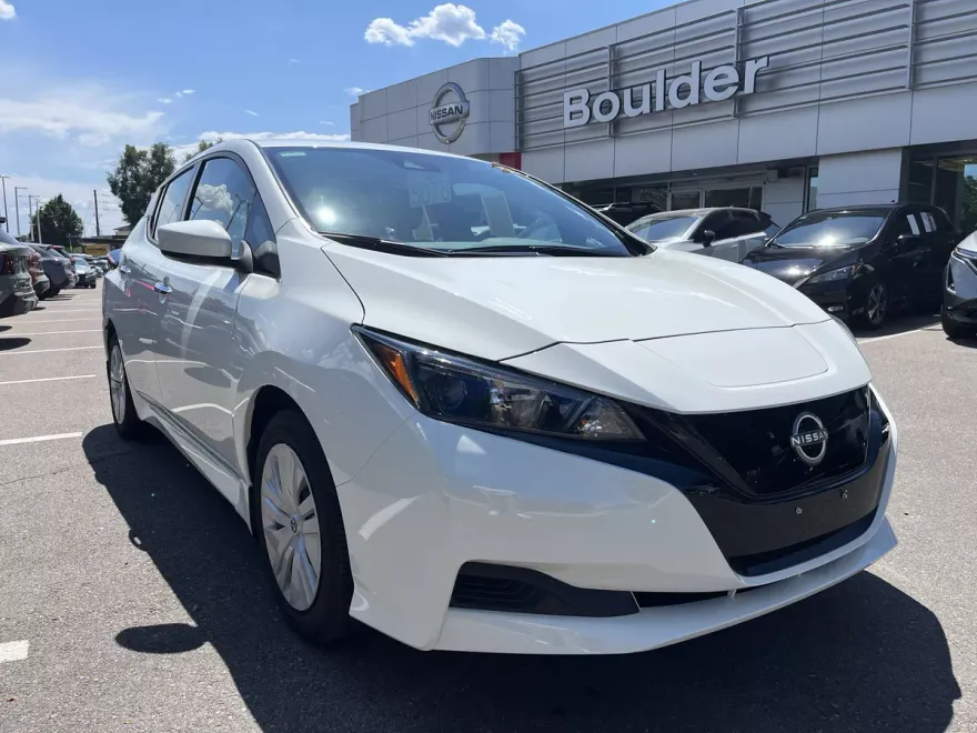 2025 Nissan Leaf S photo 1