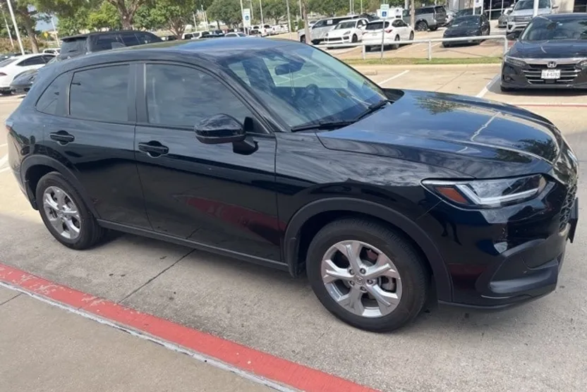 2025 Honda HR-V LX photo 1