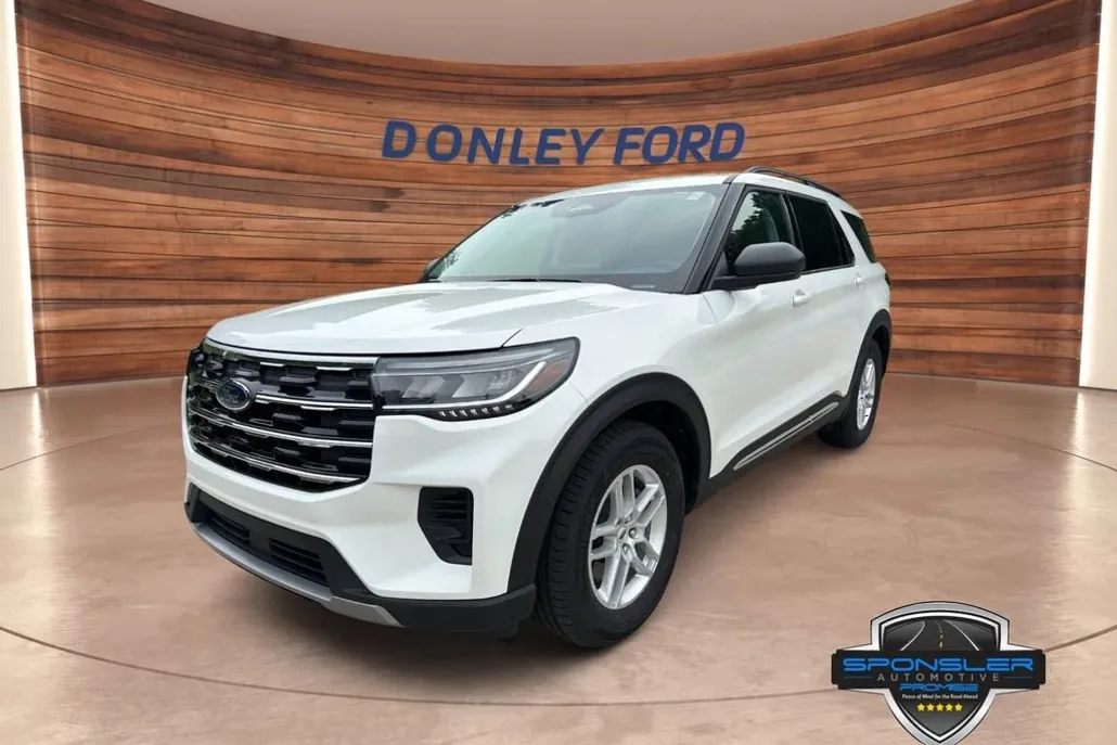 2025 Ford Explorer photo 1