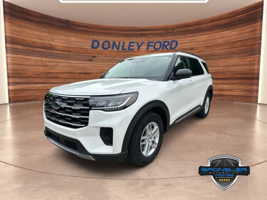 2025 Ford Explorer photo 1