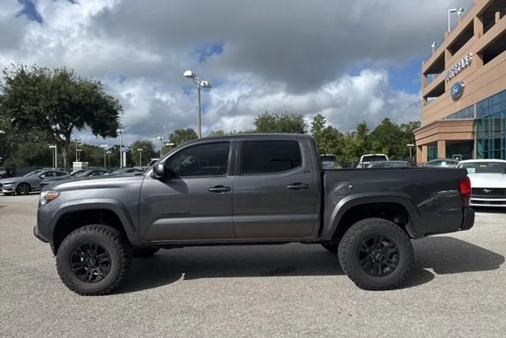 2019 Toyota Tacoma SR5 V6 photo 1