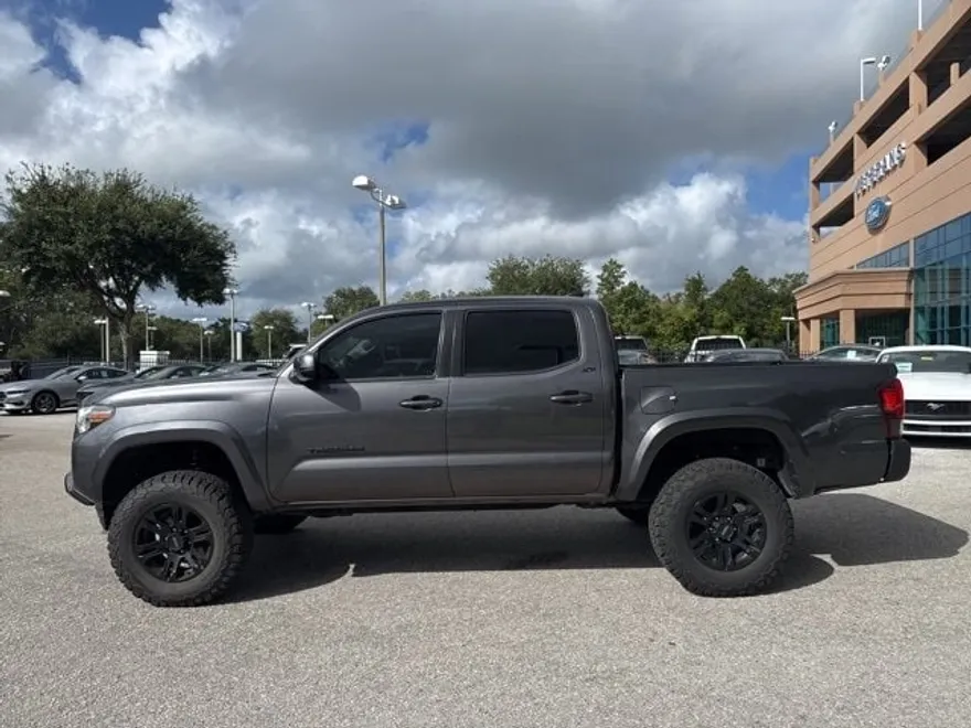 2019 Toyota Tacoma SR5 V6 photo 1