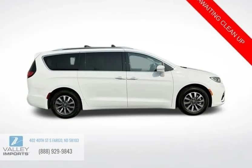 2021 Chrysler Pacifica Touring L photo 1