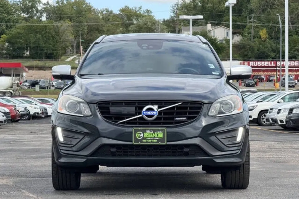 2015 Volvo XC60 T6 R-Design Platinum photo 1