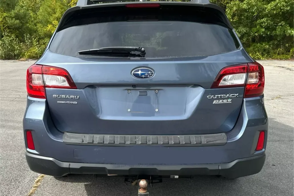 2017 Subaru Outback 2.5i Premium photo 1