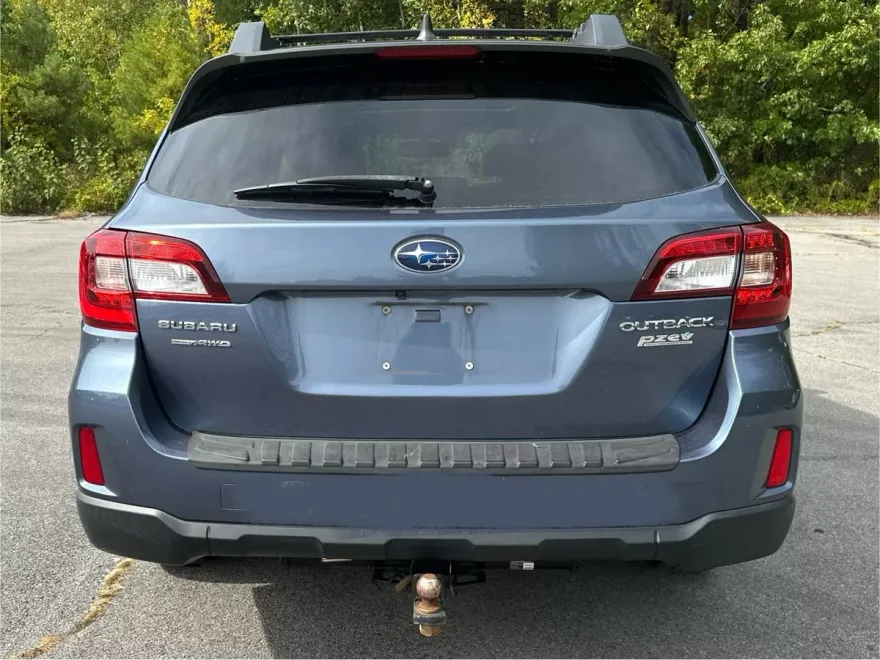 2017 Subaru Outback 2.5i Premium photo 1