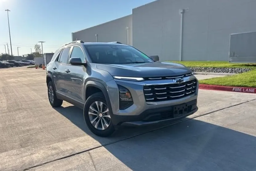 2025 Chevrolet Equinox LT photo 1