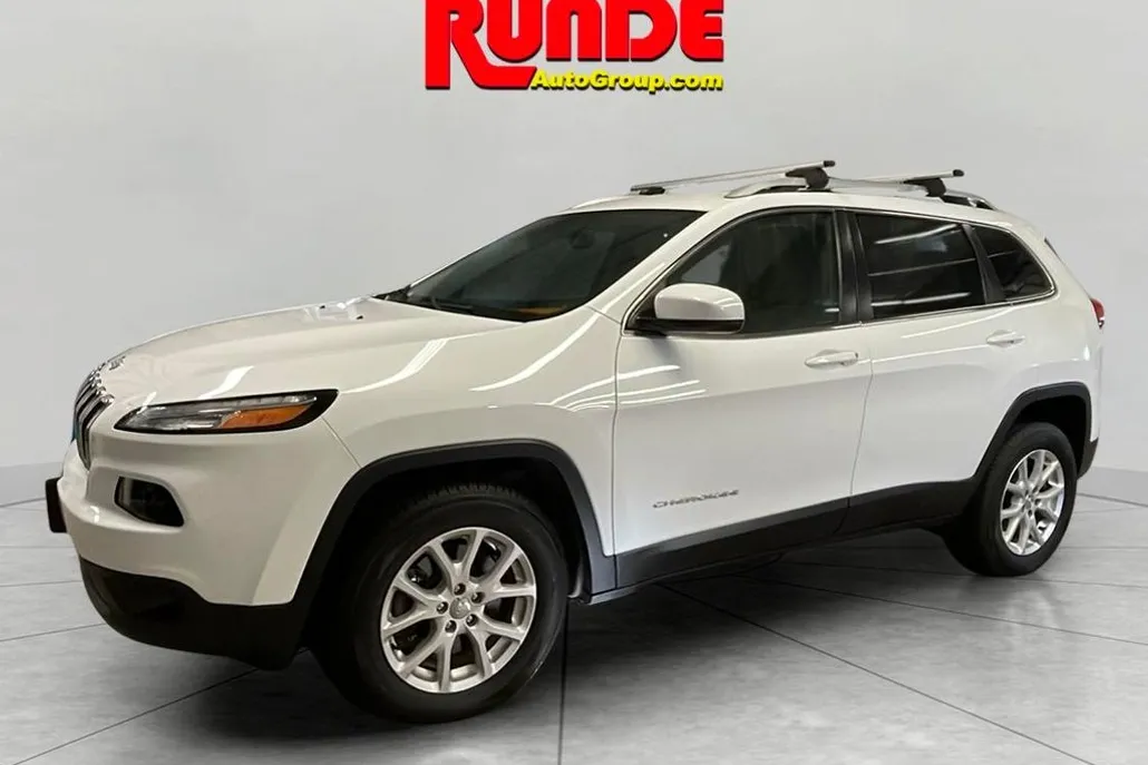 2016 Jeep Cherokee Latitude photo 1