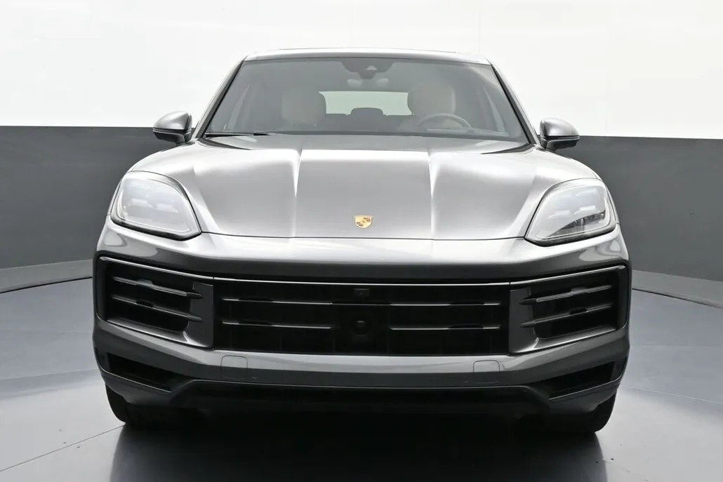 2025 Porsche Cayenne Base photo 1