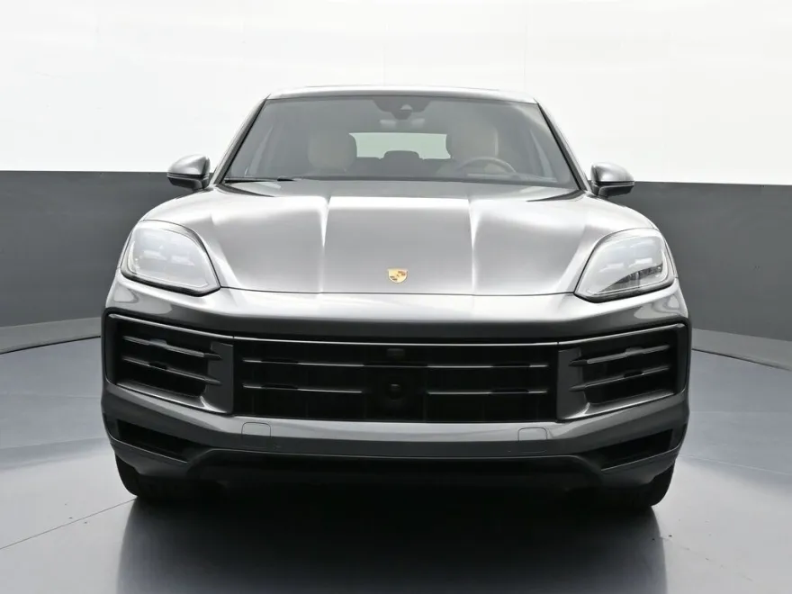 2025 Porsche Cayenne Base photo 1