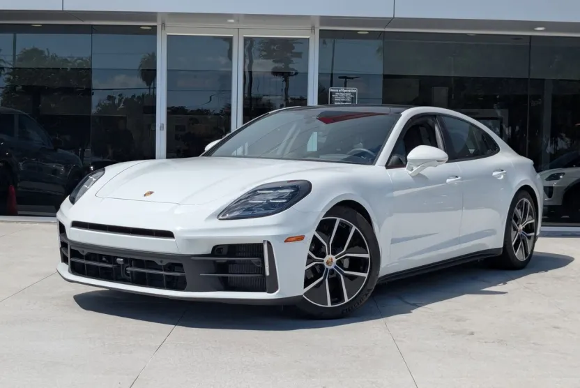 2025 Porsche Panamera 4 photo 1