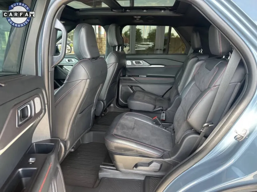 2025 Ford Explorer ST photo 1
