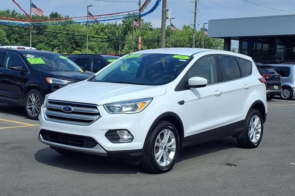 2019 Ford Escape SE photo 1
