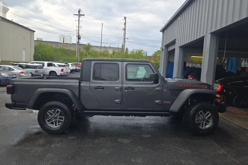2024 Jeep Gladiator Mojave photo 1