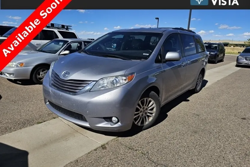 2017 Toyota Sienna XLE Premium photo 1