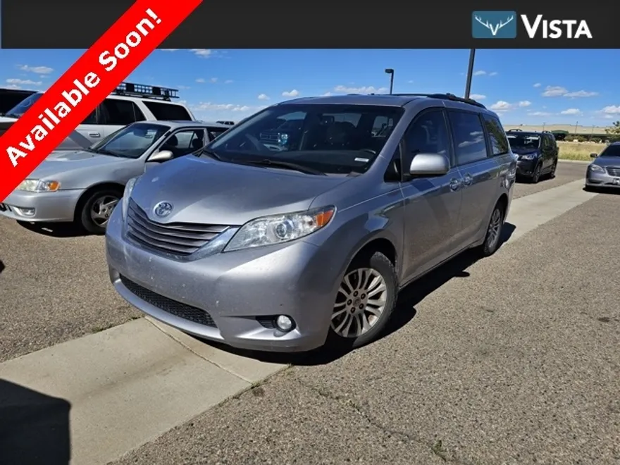 2017 Toyota Sienna XLE Premium photo 1