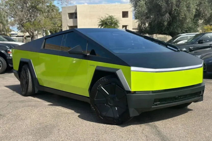 2024 Tesla Cybertruck photo 1
