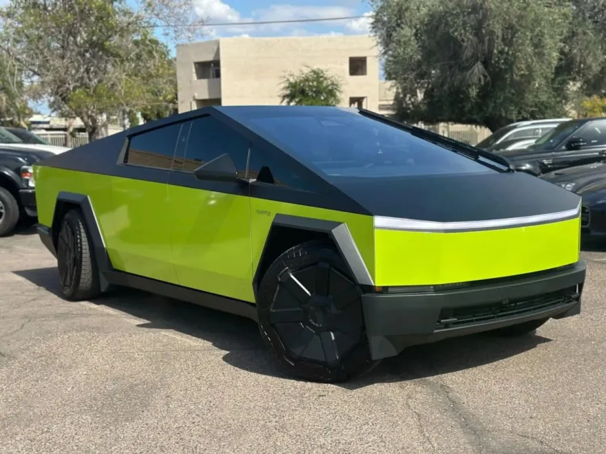 2024 Tesla Cybertruck photo 1