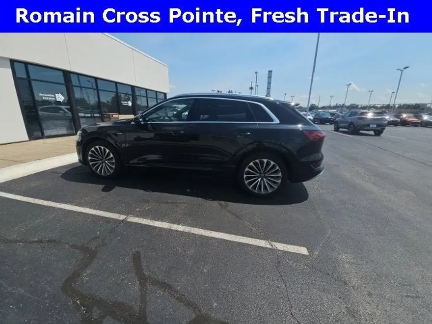 2019 Audi e-tron Premium Plus photo 1