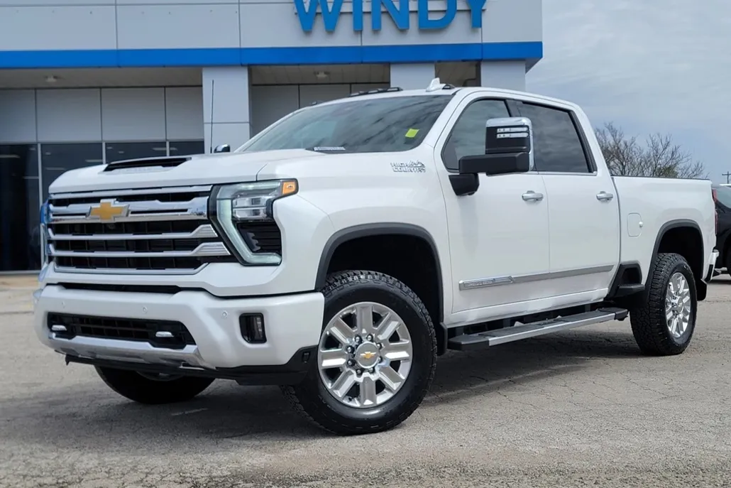 2025 Chevrolet Silverado High Country photo 1