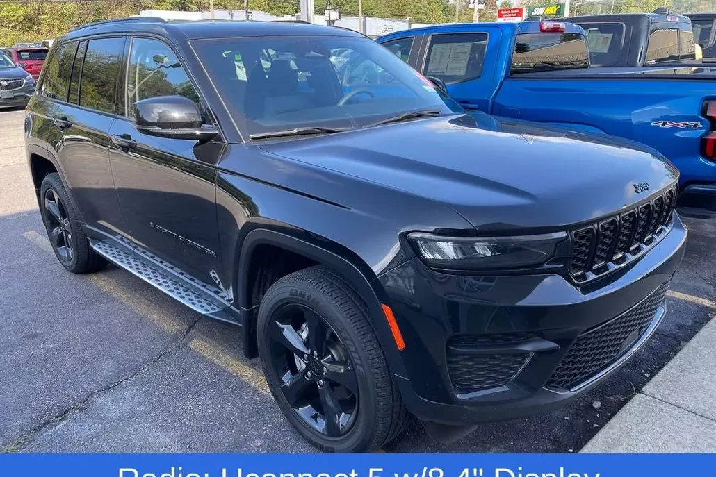 2023 Jeep Grand Cherokee Altitude photo 1