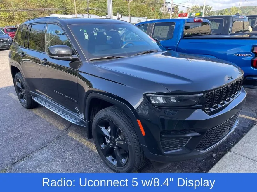 2023 Jeep Grand Cherokee Altitude photo 1