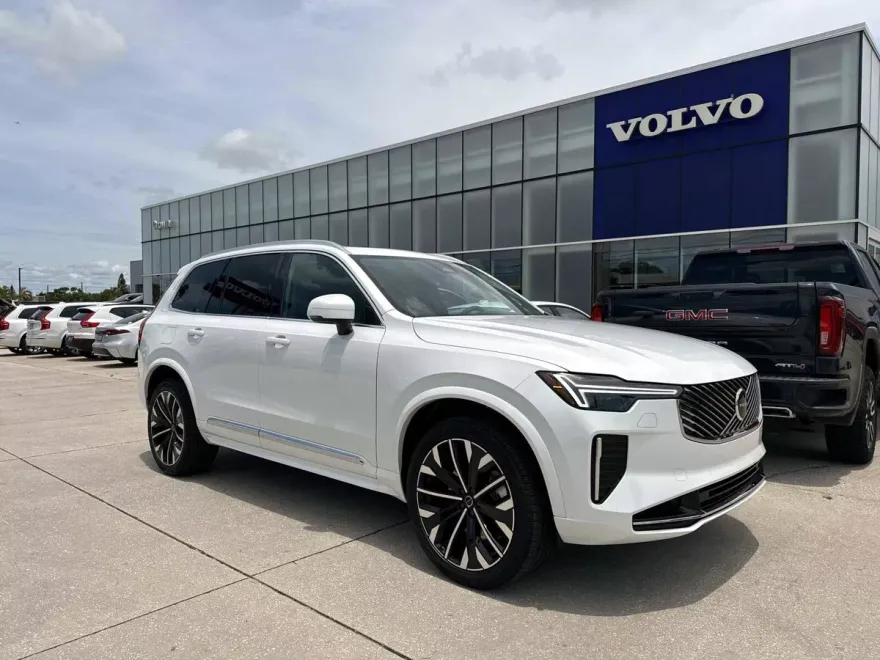 2026 Volvo XC90 T8 Core photo 1