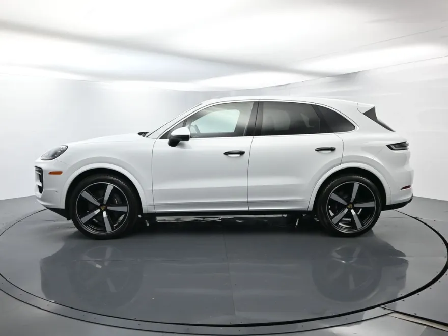 2024 Porsche Cayenne Base photo 1