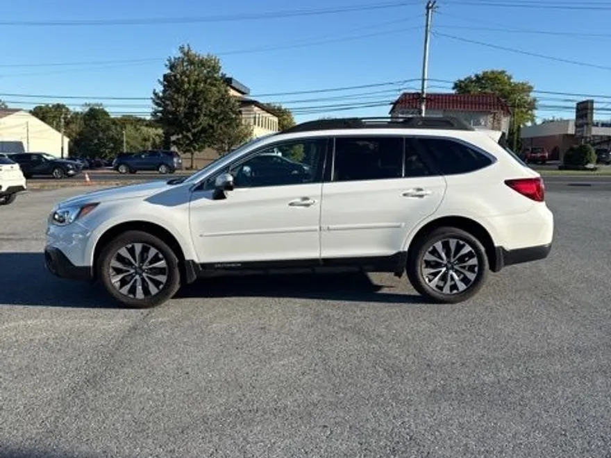 2016 Subaru Outback 2.5i Limited photo 1