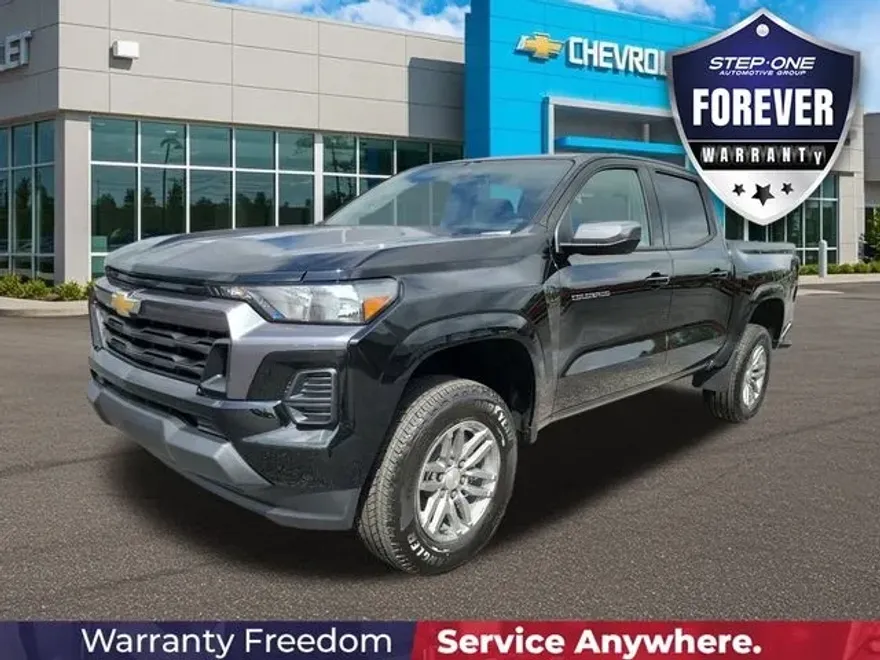 2025 Chevrolet Colorado Work Truck LT photo 1