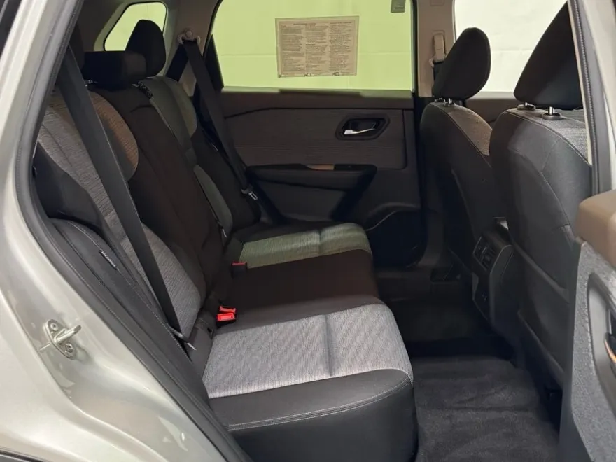 2023 Nissan Rogue SV AWD photo 16