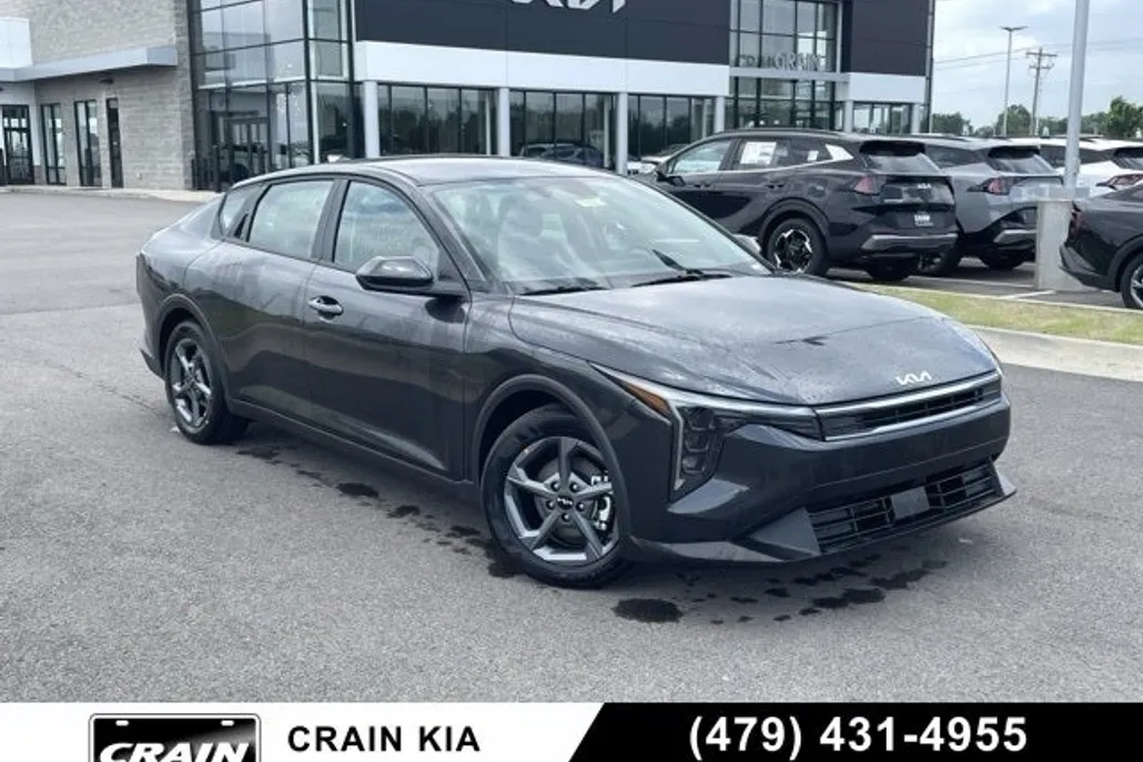2025 Kia K4 LXS photo 1