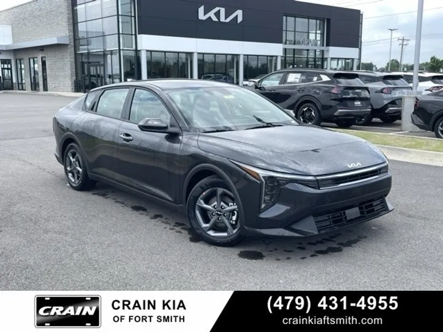 2025 Kia K4 LXS photo 1