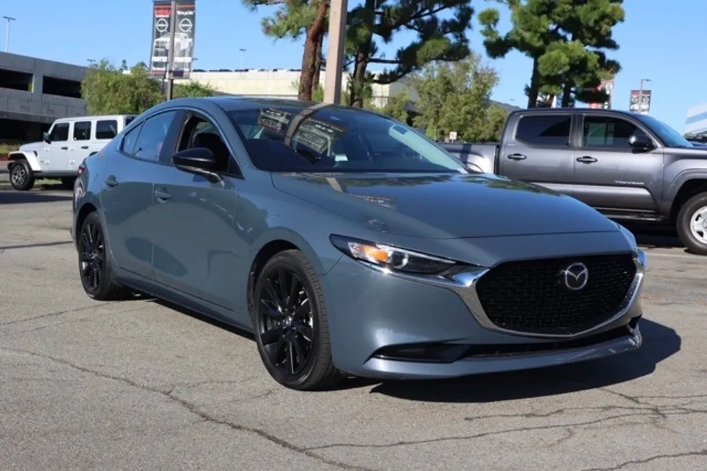 2023 Mazda Mazda3 2.5 s Carbon photo 1