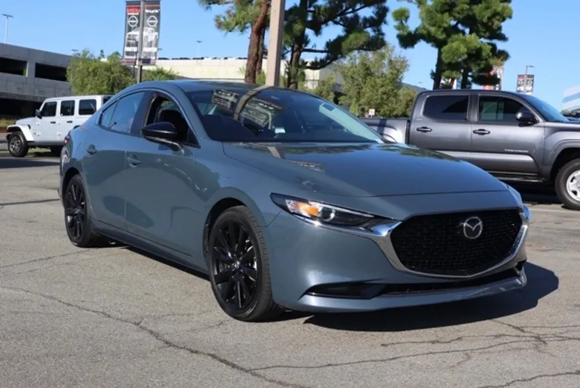2023 Mazda Mazda3 2.5 s Carbon photo 1