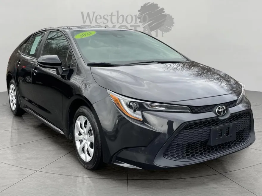2021 Toyota Corolla LE photo 1