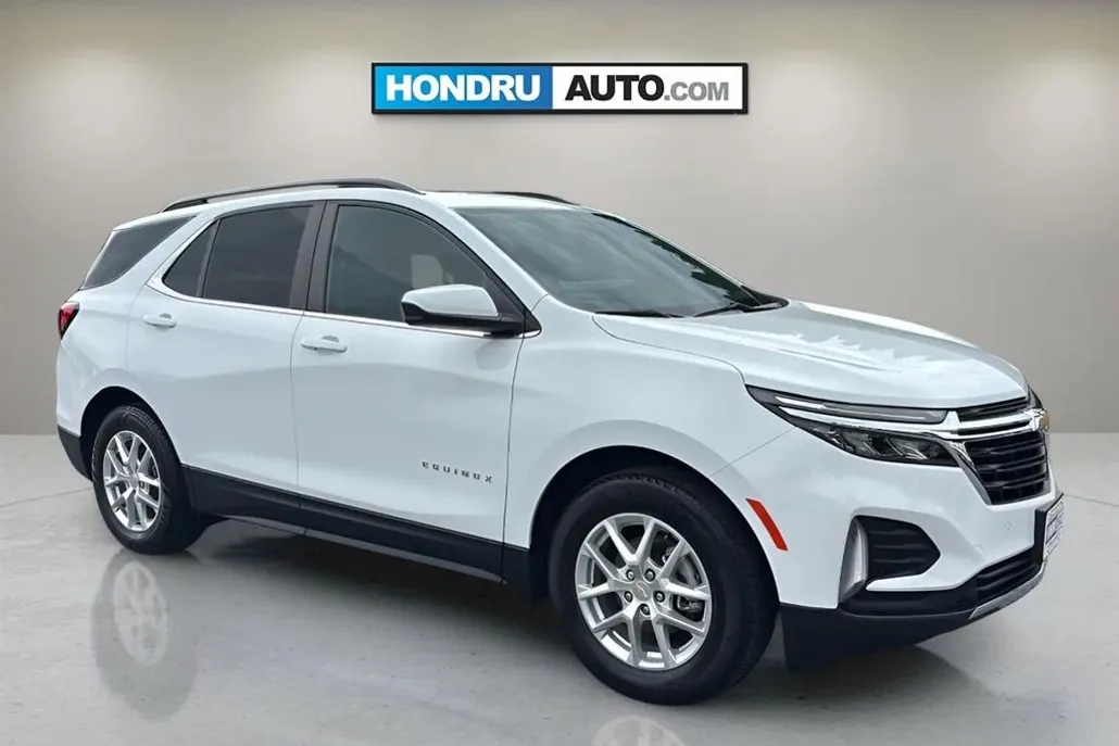 2023 Chevrolet Equinox LT photo 1
