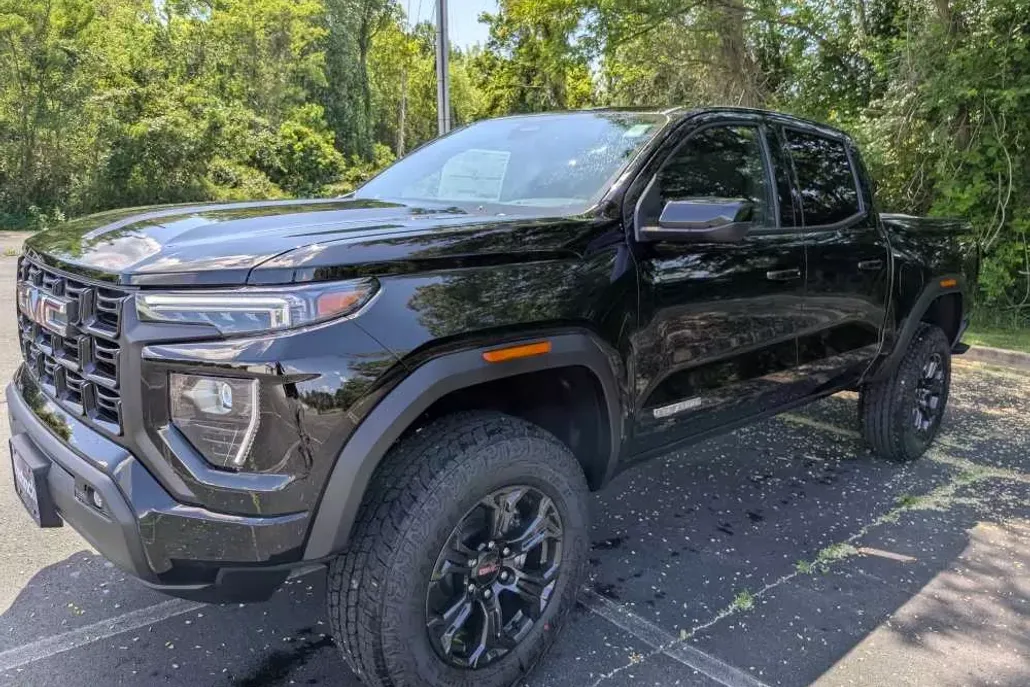2025 Gmc Canyon Elevation photo 1