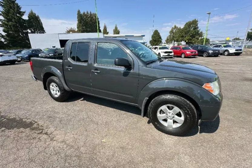 2012 Nissan Frontier Crew Cab SV photo 1