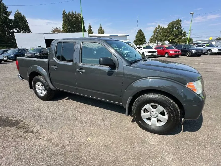 2012 Nissan Frontier Crew Cab SV photo 1