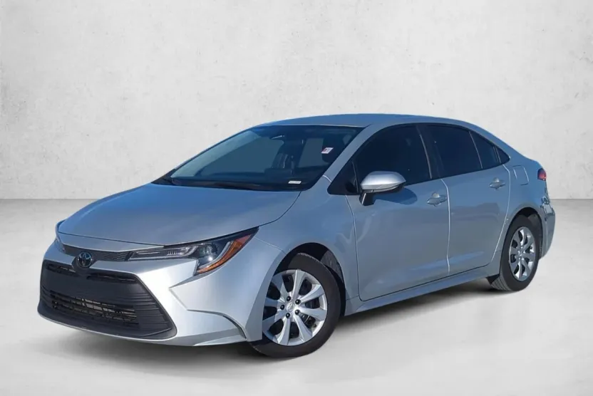 2023 Toyota Corolla LE photo 1