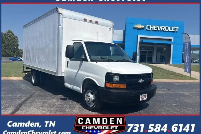 2008 Chevrolet Express Cutaway 3500 Base photo 1