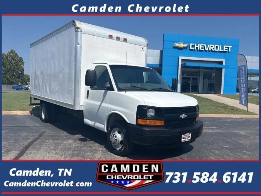 2008 Chevrolet Express Cutaway 3500 Base photo 1