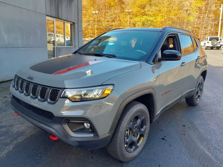 2023 Jeep Compass Trailhawk photo 1