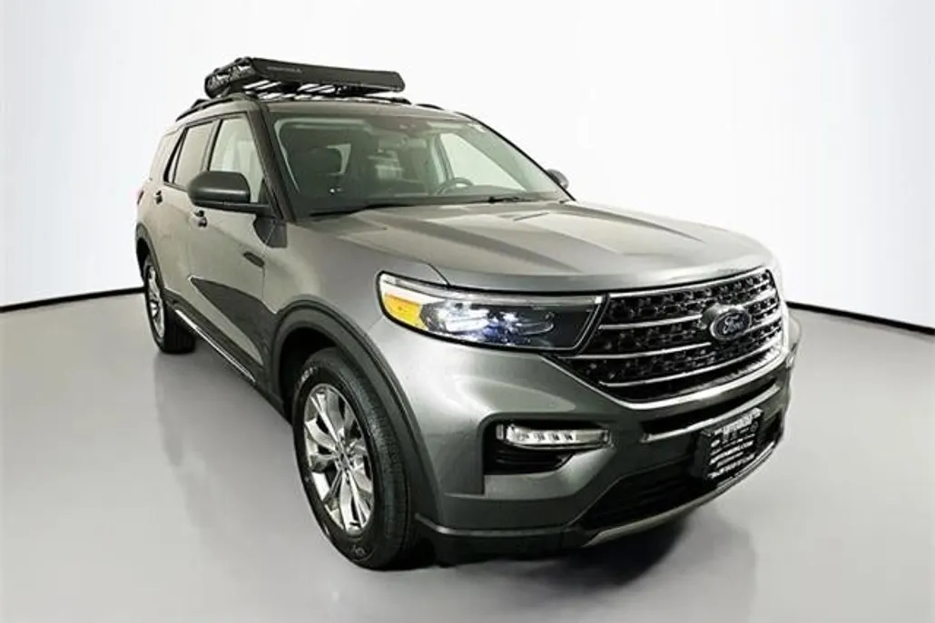 2022 Ford Explorer XLT photo 1
