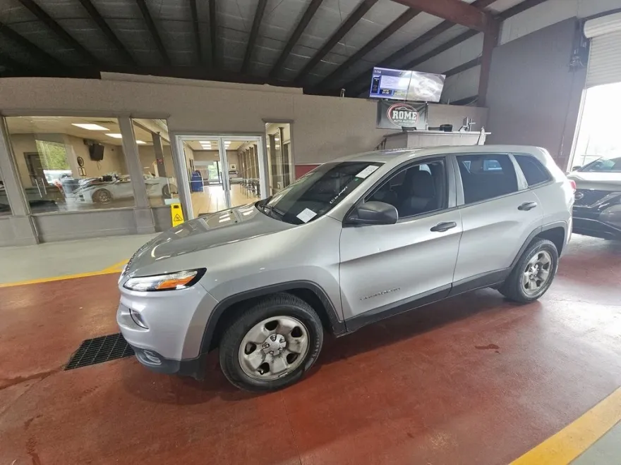 2017 Jeep Cherokee Sport photo 1