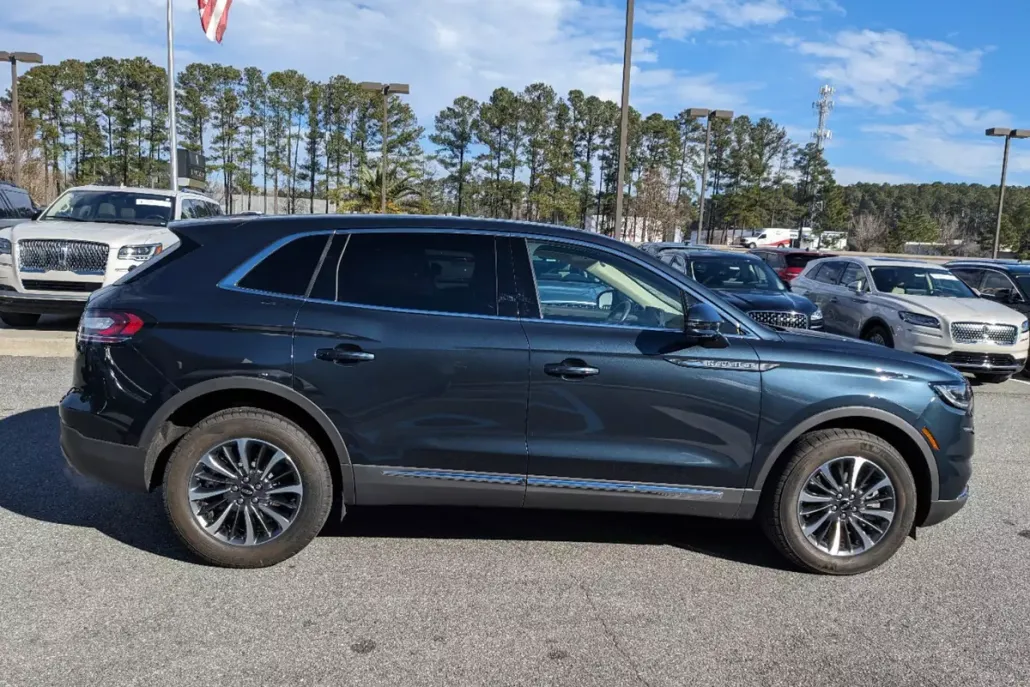 2023 Lincoln Nautilus Standard photo 1